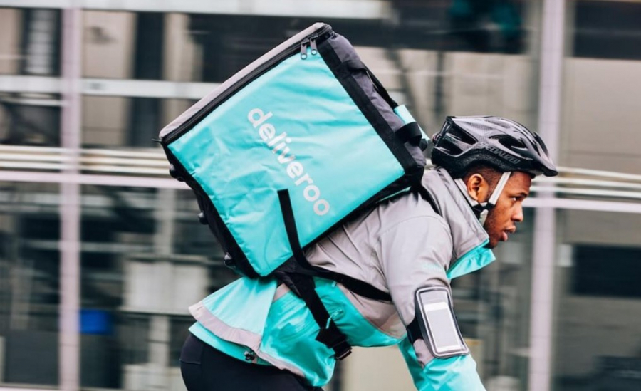 Deliveroo: Ρίχνει τον πήχη των εσόδων λόγω επιβράδυνσης της κατανάλωσης
