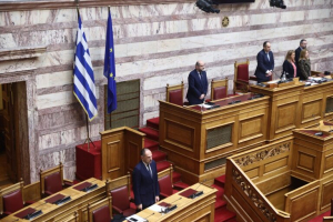 Με ενός λεπτού σιγή η Βουλή τίμησε τους πεσόντες αξιωματικούς του Πολεμικού Ναυτικού κατά την κρίση των Ιμίων