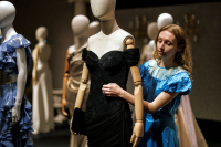 Σε δημοπρασία το "revenge dress" που φόρεσε η πριγκίπισσα Νταϊάνα