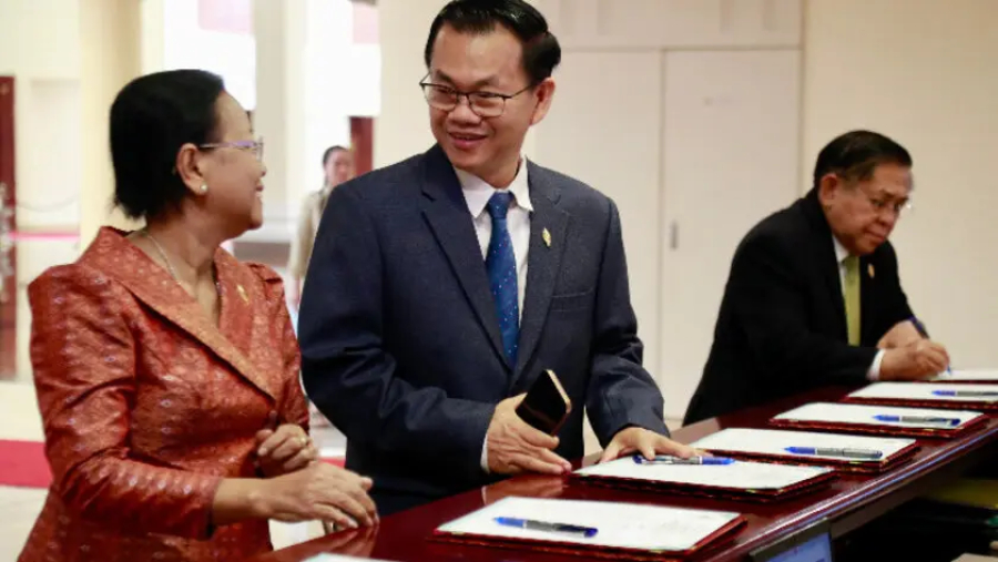 Καμπότζη: Έγκριση νόμου από το κοινοβούλιο που επιτρέπει αφαίρεση της υπηκοότητας