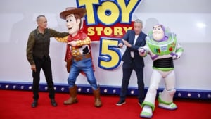 Toy Story 5: Η νέα «απειλή» για τον Γούντι και τον Μπαζ είναι η τεχνολογία, λέει ο Τομ Χανκς