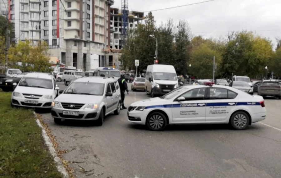 Ρωσία: Η πόλη Πέρμ αποτίνει φόρο τιμής στα έξι θύματα του μακελειού που προκάλεσε 18χρονος ένοπλος