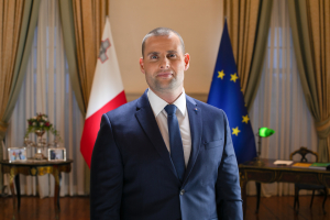 Μάλτα: Νικητής των βουλευτικών εκλογών, ο πρωθυπουργός Ρόμπερτ Αμπέλα