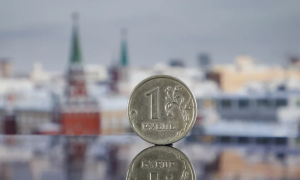 Ξένοι επενδυτές δεν μπορούν να αποσύρουν δισ. δολάρια από τη Ρωσία, λόγω κυρώσεων (Bloomberg)