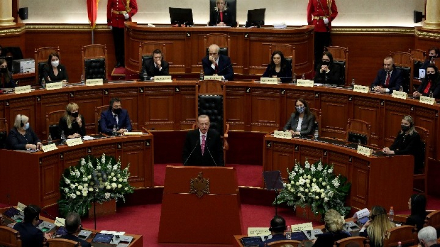 Στα Τίρανα ο Ερντογάν - Υπέγραψε 7 συμφωνίες με την Αλβανία