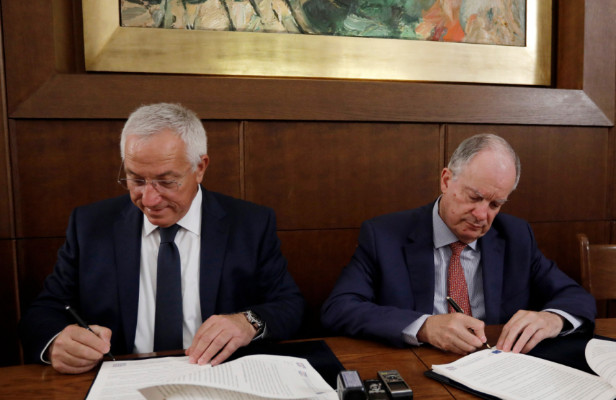 Υπεγράφη η σύμβαση της Βουλής με τον ΟΤΕ για ψηφιοποίηση συλλογών της βιβλιοθήκης