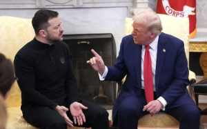 Τηλεφωνική επικοινωνία Τραμπ - Ζελένσκι για παράδοση όπλων