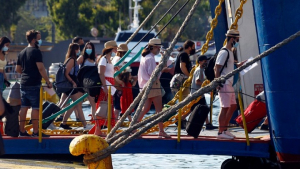 Μόνο οι ανήλικοι έως 12 ετών θα ταξιδεύουν ελεύθερα στα νησιά από 5 Ιουλίου   