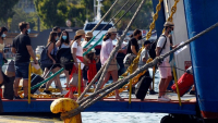Μόνο οι ανήλικοι έως 12 ετών θα ταξιδεύουν ελεύθερα στα νησιά από 5 Ιουλίου   