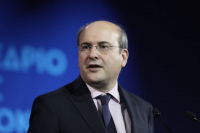 Χατζηδάκης: Επαγγελματικό τηλεφωνικό κέντρο σε όλο το υπουργείο Εργασίας μέσα στο καλοκαίρι