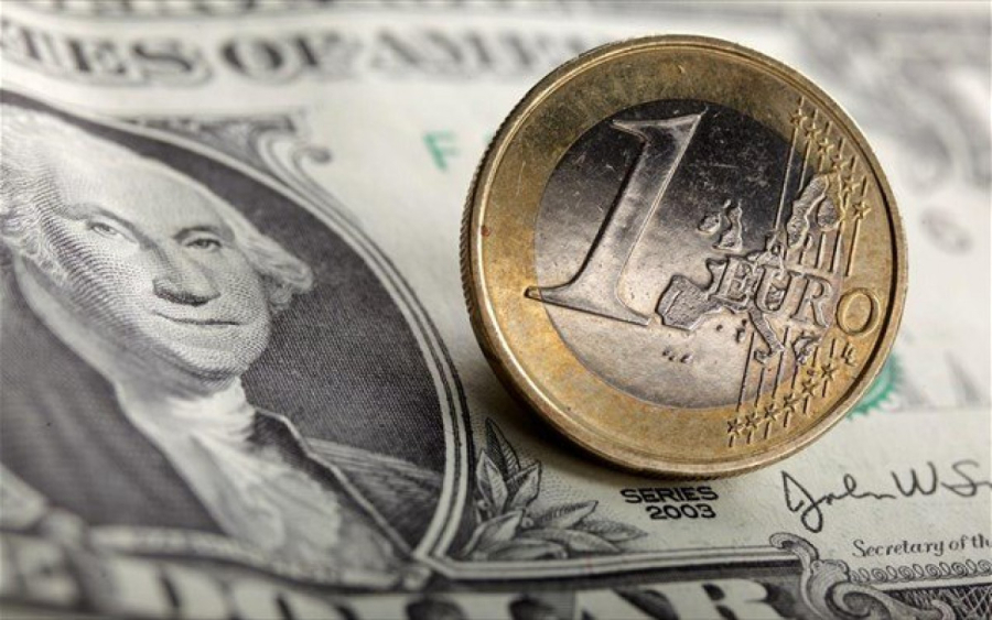 Το ευρώ υποχωρεί 0,04%, στα 1,0792 δολάρια