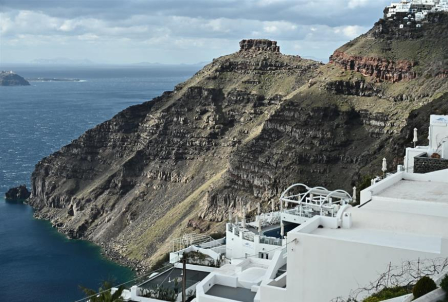 ΕΚΠΑ: Καινοτόμα αποστολή στην Σαντορίνη για τα κατολισθητικά φαινόμενα