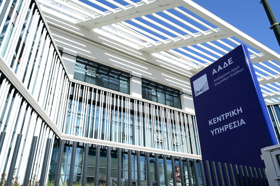 ΑΑΔΕ: Προσοχή σε παραπλανητικά SMS για τέλη κυκλοφορίας που εμφανίζονται ως “MYaade” ή “GOV”