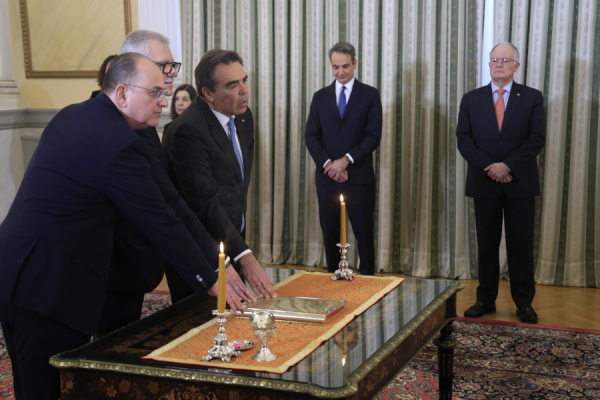 Ανασχηματισμός: Ορκίστηκαν Σχοινάς, Τουρνάς και Λαζαρίδης