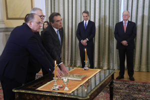 Ανασχηματισμός: Ορκίστηκαν Σχοινάς, Τουρνάς και Λαζαρίδης