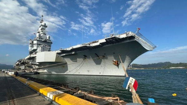 Το γαλλικό αεροπλανοφόρο "Σαρλ ντε Γκωλ" και η συνοδεία του αναπτύσσονται στον Βόρειο Ατλαντικό