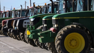 Κλιμάκωση με ενίσχυση των μπλόκων αποφάσισαν οι αγρότες σε συνέλευση στη Νίκαια