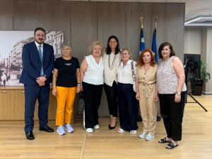 Κεραμέως με Σύλλογο ΑΞ.Ι.Α. για συντάξεις χηρείας: «Συνεχίζουμε να αποκαθιστούμε κοινωνικές αδικίες του παρελθόντος»