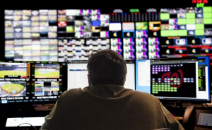 Καίριο πλήγμα στην «πειρατεία» με συλλήψεις και «μαύρο» στις οθόνες στη Σαντορίνη