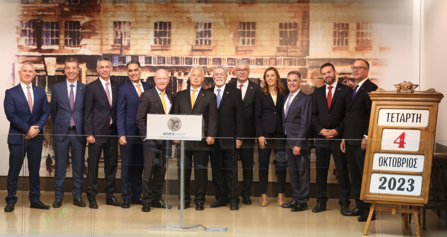 Optima bank: "Χτύπησε" το καμπανάκι για την έναρξη της σημερινής συνεδρίασης στο Χ.Α