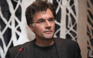 Γ. Αργείτης (ΙΝΕ-ΓΣΕΕ): Οι μισθωτοί της μεσαίας τάξης έχασαν ένα μισθό λόγω της ακρίβειας