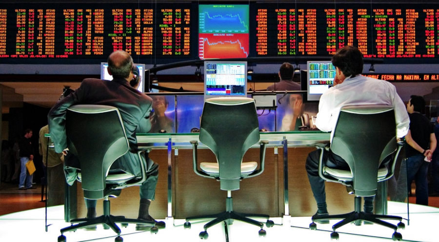 Handelsblatt: O κίνδυνος για τα χρηματιστήρια δεν έχει ακόμη αποτραπεί