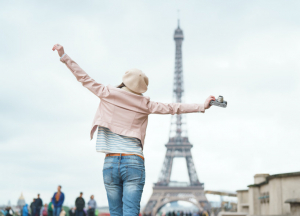 Γαλλία: Σε επίπεδα προ πανδημίας η τουριστική κίνηση στο Παρίσι