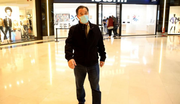 Αδ. Γεωργιάδης κατά την επίσκεψή του σε εμπορικά κέντρα: Όλα κυλούν ομαλά
