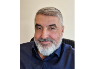 Ο Γιάννης Καραντώνης ανοίγει νέο επαγγελματικό κεφάλαιο με επίκεντρο την ΤΝ