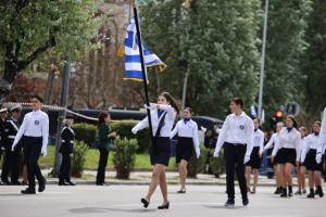 Που θα παρακολουθήσουν την παρέλαση της 25ης Μαρτίου οι πολιτικοί αρχηγοί