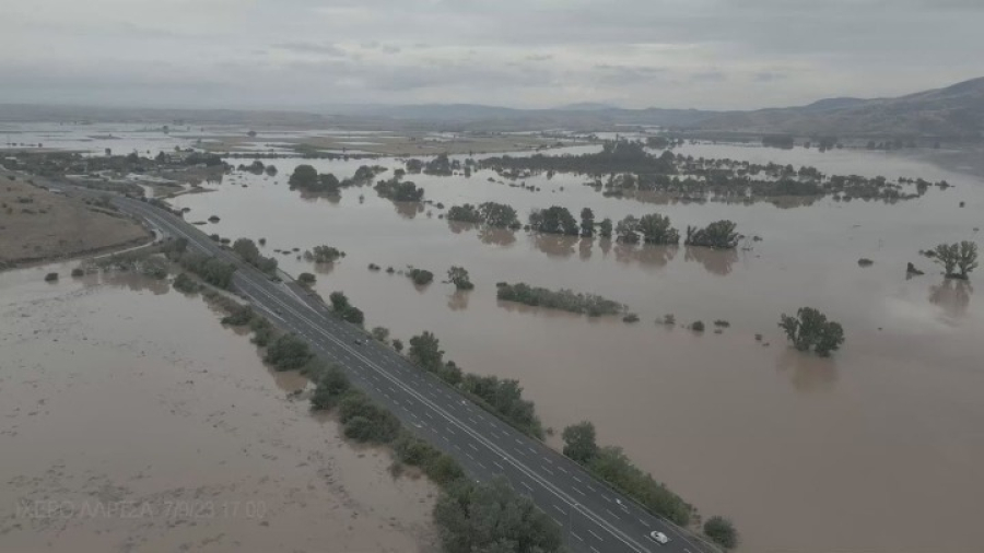 Παραμένει κλειστή η Εθνική Οδός Αθήνας-Θεσσαλονίκης, στο ύψος της Λάρισας