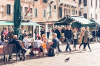 Ιταλία: Τα νοικοκυριά θα ξοδέψουν έως και 38,5 δισ. ευρώ περισσότερα από το 2021