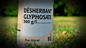 Ο Τραμπ στηρίζει με διάταγμα την παραγωγή γλυφοσάτης στις ΗΠΑ, παρά τις αντικρουόμενες μελέτες