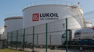 Lukoil: Θα πουλήσει στον αμερικανικό όμιλο Carlyle τα περιουσιακά στοιχεία που διαθέτει στο εξωτερικό