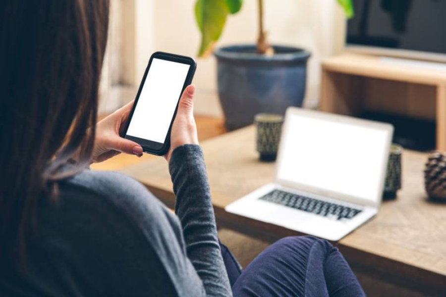 Το 49% των εφήβων έχει βιώσει βία στο διαδίκτυο ως παρατηρητής