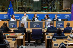 Οι γυναίκες στην Ελλάδα παραμένουν στο περιθώριο της επενδυτικής δραστηριότητας