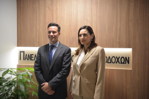 Από αριστερά: Υπουργός Τουρισμού, Όλγα Κεφαλογιάννη, Πρόεδρος της ΠΟΞ, Γιάννης Χατζής