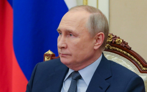 Κρεμλίνο: Ο Πούτιν εξετάζει την επιστροφή στον κανόνα του χρυσού