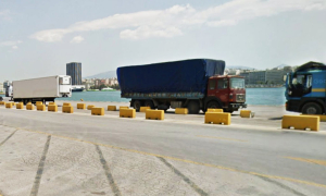 Eλεγχοι σε φορτηγά στο κεντρικό λιμάνι του Πειραιά, για ασφαλή μεταφορά προϊόντων