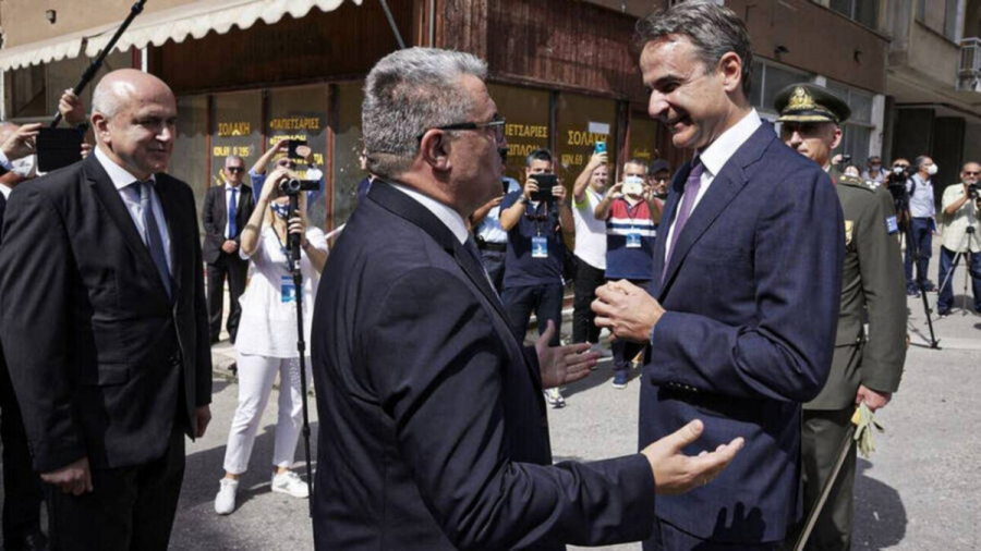 Μητσοτάκης: «Να εμβολιαστείτε όλοι!» - Η περιοδεία στη Δράμα, τι του είπαν πολίτες