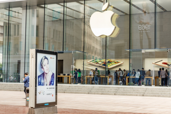 Apple: Ανακοινώνει αυξήσεις στους μισθούς των εργαζομένων