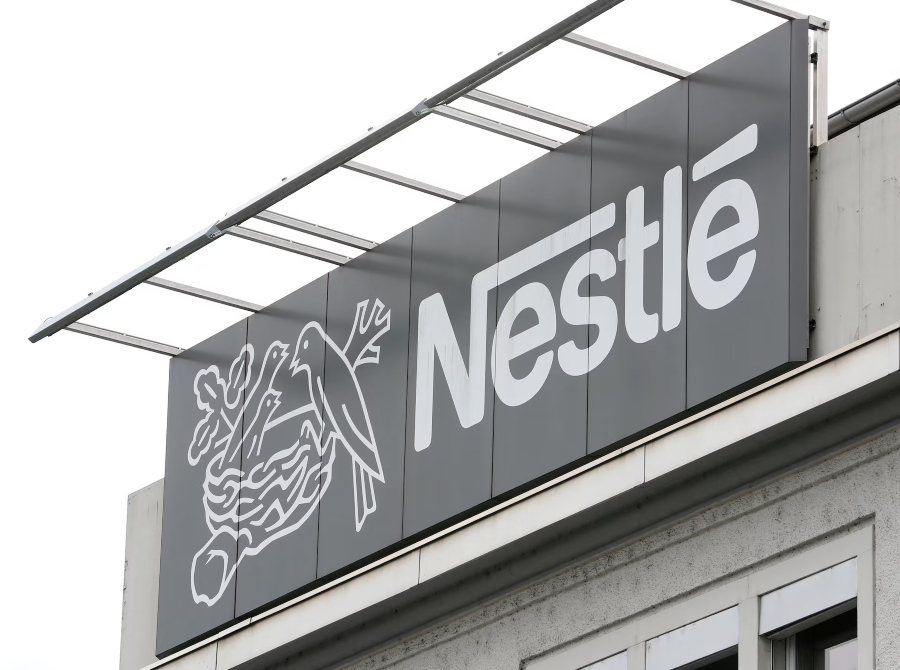 Nestlé: Πωλεί το 50% της μονάδας νερού στην Platinum Equity έναντι 3 δισ. ευρώ