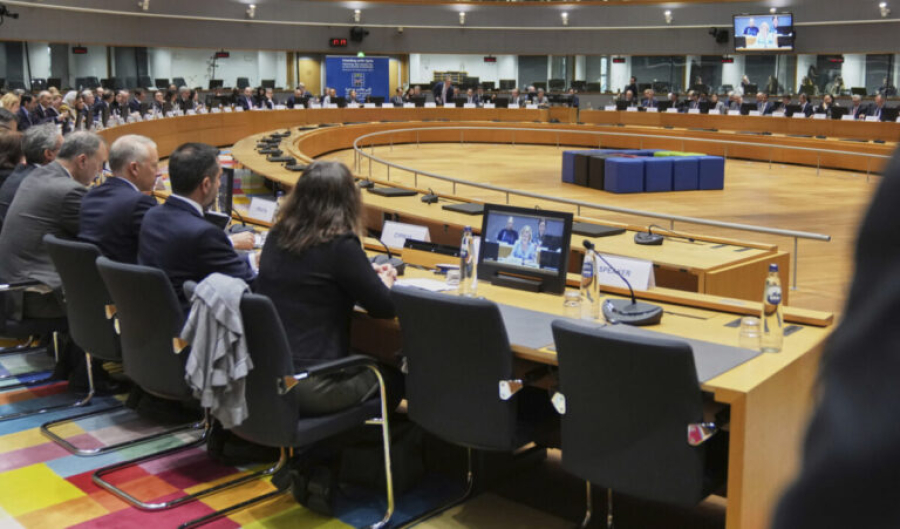 Ευρωπαϊκό Συμβούλιο: Διεύρυνση με βάση τις επιδόσεις και μεταρρυθμίσεις και στο εσωτερικό της ΕΕ