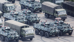 Κίνα: Ενέσεις στην οικονομία, αύξηση στρατιωτικών δαπανών