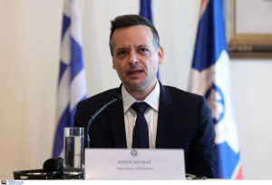 Χάρης Δούκας: Προσφυγή στα δικαστήρια για την ανάθεση της καθαριότητας του Αγνώστου Στρατιώτη σε ιδιώτη