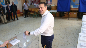 Εκλογες 25ης Ιουνίου: Στο Περιστέρι ψήφισε ο Αλ. Τσίπρας (vid) - &quot;Ισχυρός ΣΥΡΙΖΑ, ισχυρή κοινωνία&quot;