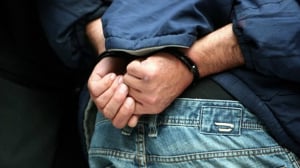 Νέα Μάκρη: Σύλληψη ιδιοκτήτη κατασκευαστικής για απάτες