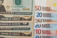 Το ευρώ υποχωρεί 0,10%, στα 1,1646 δολάρια