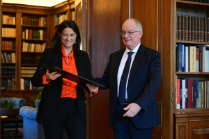 Επίσκεψη Ν. Κεραμέως στον ΠτΔ Τασούλα: «Ιστορική συμφωνία για εργασιακές σχέσεις»