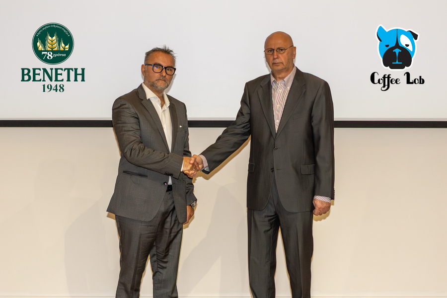 Aπό αριστερά:Στέλιος Ρουμελιώτης CEO της Coffee Lab, Παναγιώτης Μονεμβασιώτης Πρόεδρος και Διευθύνων Σύμβουλος εταιρείας ΒΕΝΕΤΗ